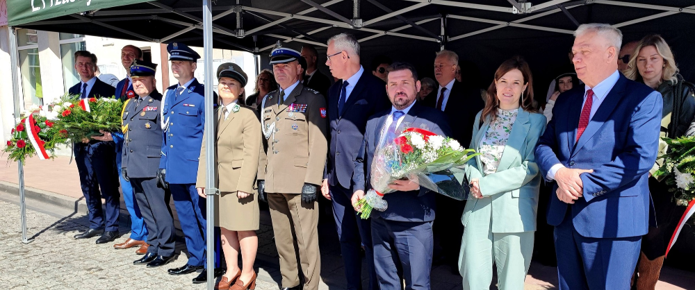 Przedstawiciele władz samorządowych biorący udział w uroczystościach z okazji Święta Konstytucji 3 maja