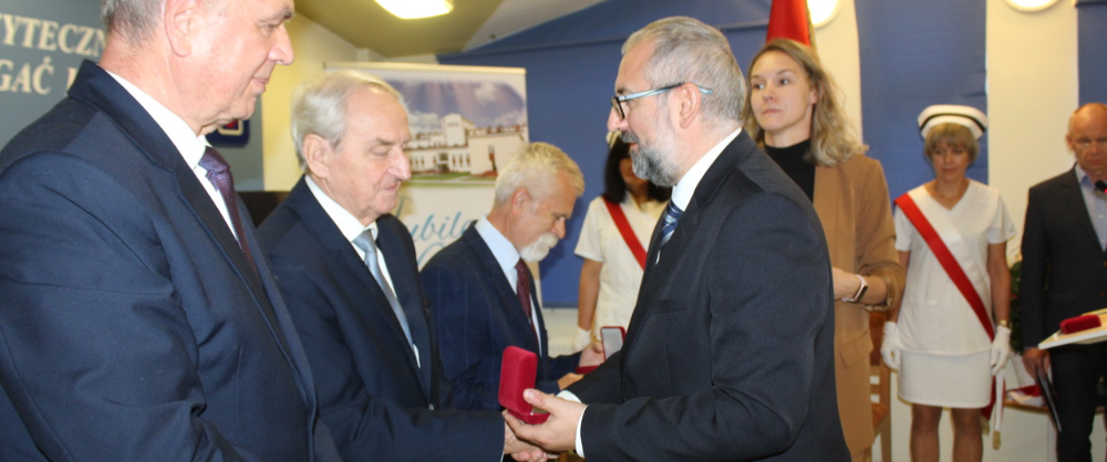 Były dyrektor przasnyskiego szpitala Jerzy Sadowski odznaczony medalem Gloria Prasnensis Terrae
